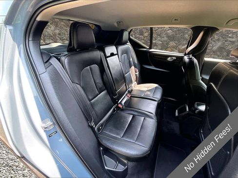 Used 2021 Volvo XC40 T4 Momentum FWD image 23