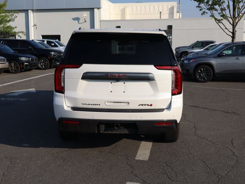 Used 2021 GMC Yukon XL AT4 w/ AT4 Premium Package AWD/4WD image 9