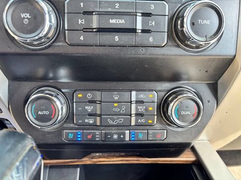 Used 2019 Ford F150 Lariat w/ Trailer Tow Package AWD/4WD image 19