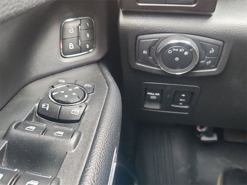 Used 2021 Ford Expedition Limited image 18