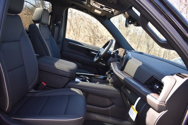 New 2026 Chevrolet Suburban Premier w/ Sun And Tow Package AWD/4WD image 17