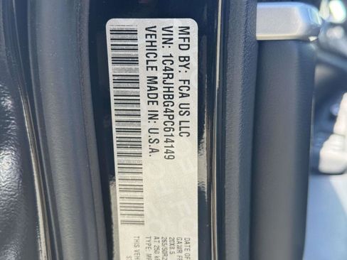 Used 2023 Jeep Grand Cherokee Limited w/ Luxury Tech Group II AWD/4WD image 31