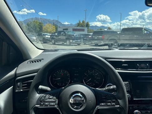 Used 2020 Nissan Rogue Sport SV AWD/4WD image 21