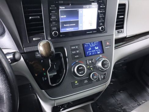 Used 2020 Toyota Sienna XLE image 13