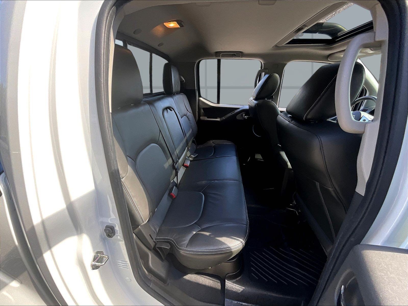 Certified 2020 Nissan Frontier PRO-4X w/ Pro-4x Utility Package AWD/4WD image 28