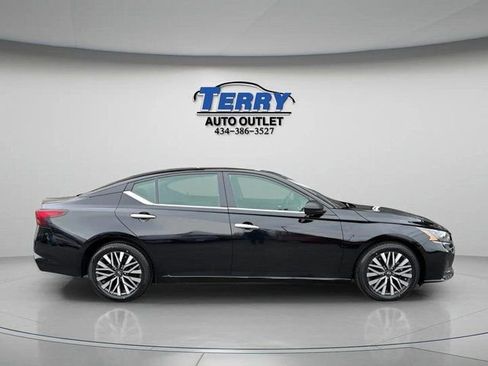 Used 2024 Nissan Altima 2.5 SV image 1