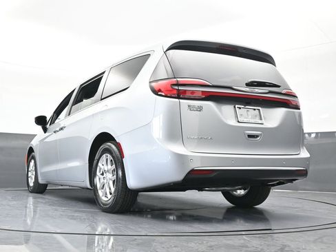 New 2026 Chrysler Pacifica Select image 56