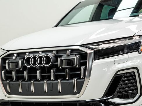 Used 2025 Audi Q7 3.0T Premium Plus AWD/4WD image 2