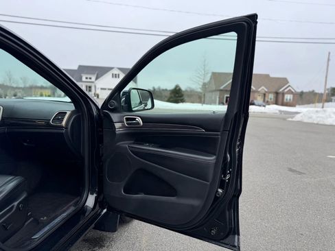 Used 2016 Jeep Grand Cherokee Overland w/ Advanced Technology Group image 17