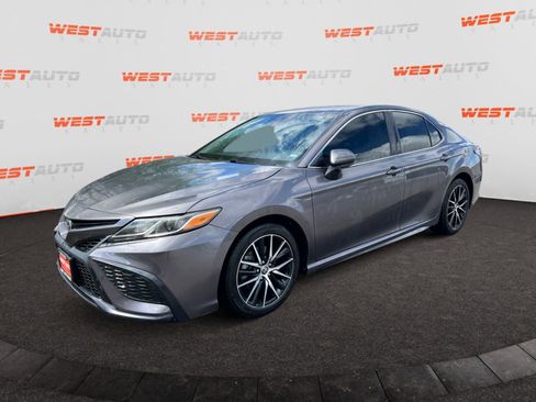 Used 2021 Toyota Camry SE FWD image 1