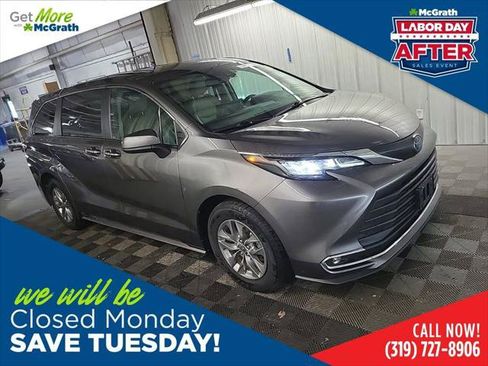 Certified 2022 Toyota Sienna XLE AWD/4WD image 1