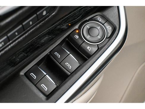 Certified 2023 Cadillac XT4 Premium Luxury AWD/4WD image 30