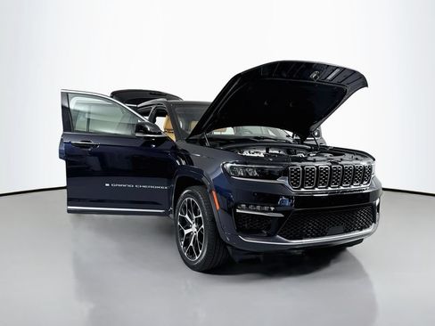 Used 2023 Jeep Grand Cherokee Summit AWD/4WD image 18