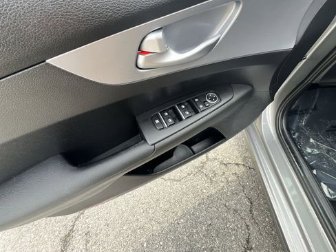 Used 2023 Kia Forte LXS w/ LXS Technology Package image 15