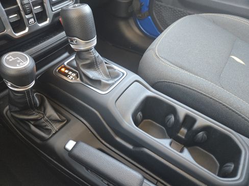Used 2025 Jeep Wrangler Unlimited Sahara AWD/4WD image 22