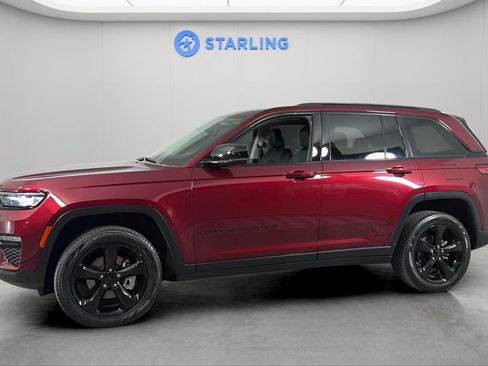 Used 2023 Jeep Grand Cherokee Limited w/ Black Appearance Package RWD image 2