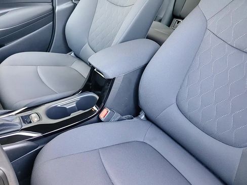 Used 2022 Toyota Corolla LE image 19