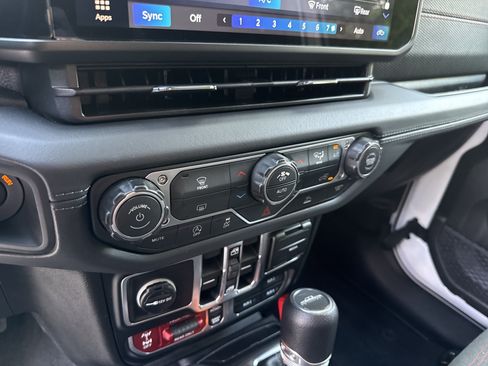 Used 2026 Jeep Gladiator Rubicon AWD/4WD image 29