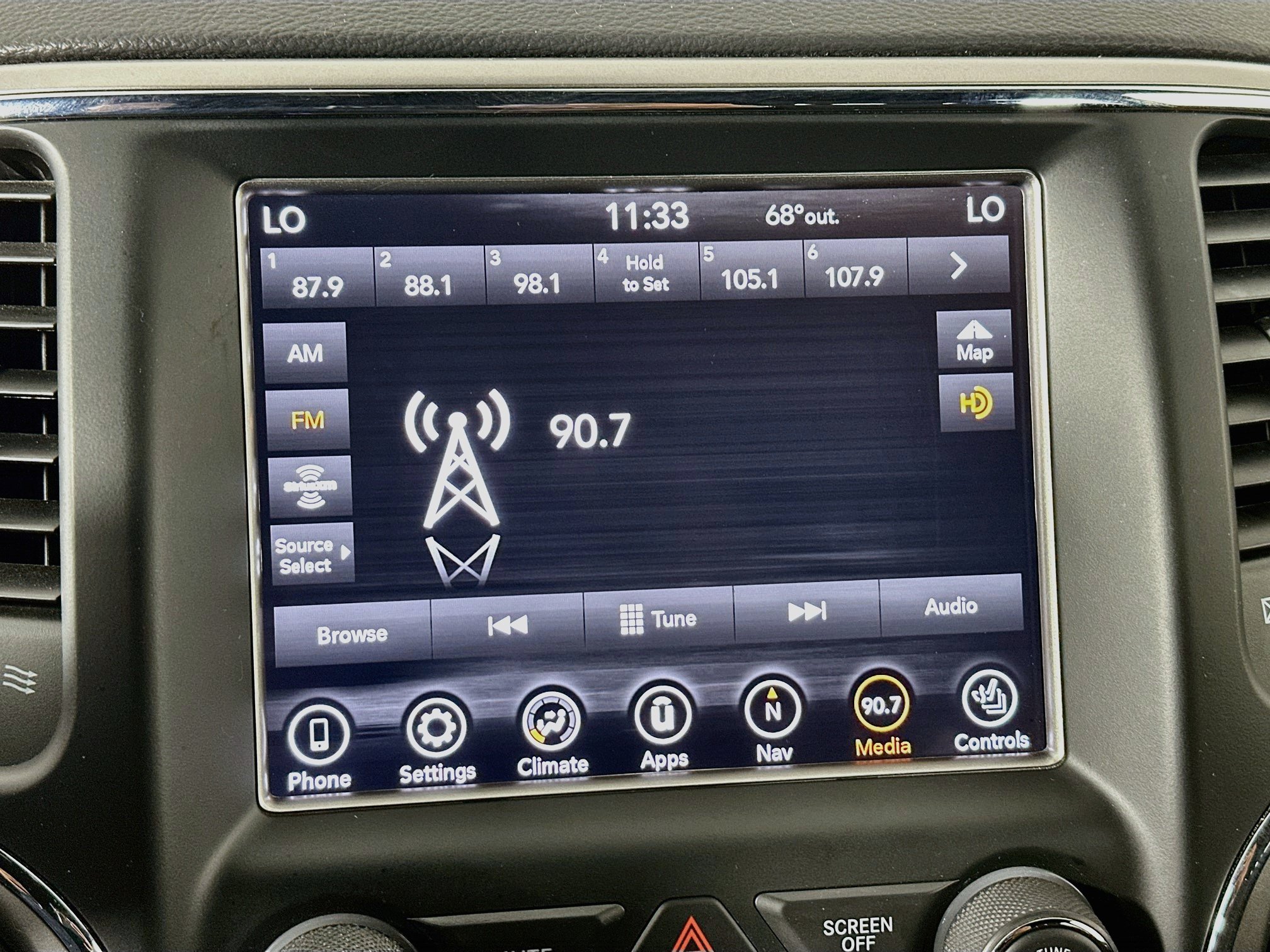 Used 2018 Jeep Grand Cherokee Laredo RWD image 19