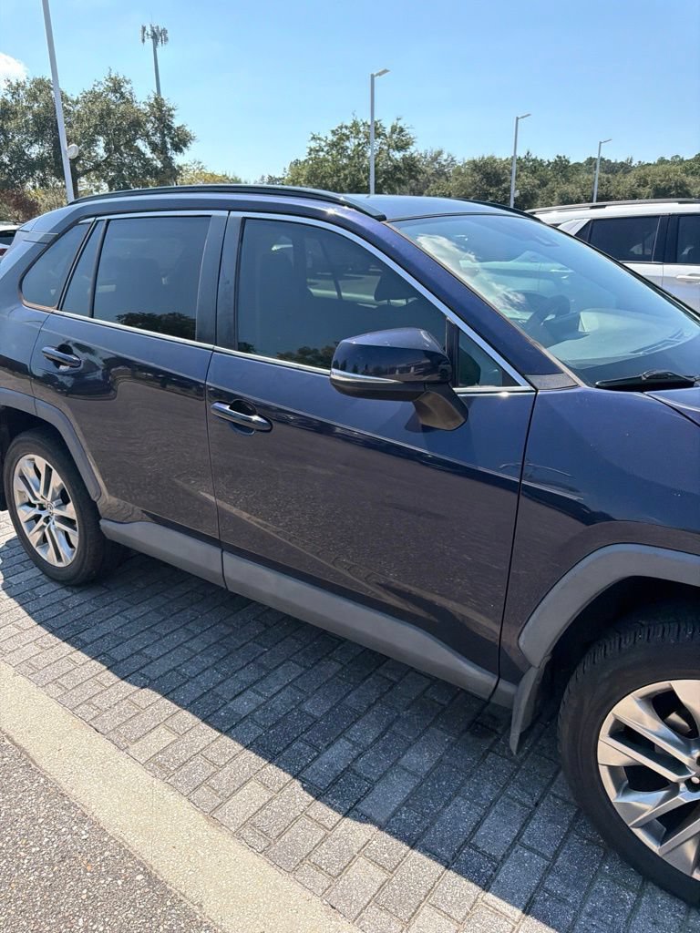 Used 2019 Toyota RAV4 XLE Premium FWD image 3