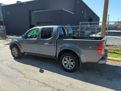 Certified 2020 Nissan Frontier SV image 3