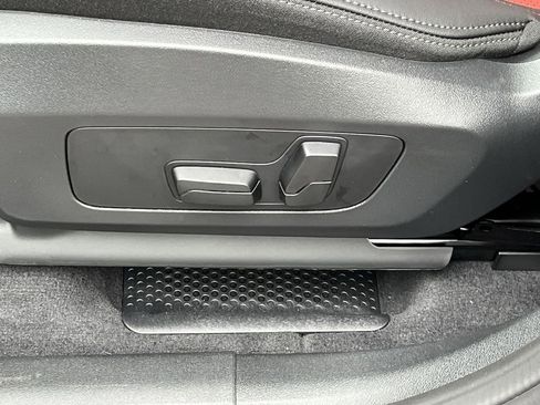 Used 2025 BMW X1 xDrive28i w/ Technology Package image 12