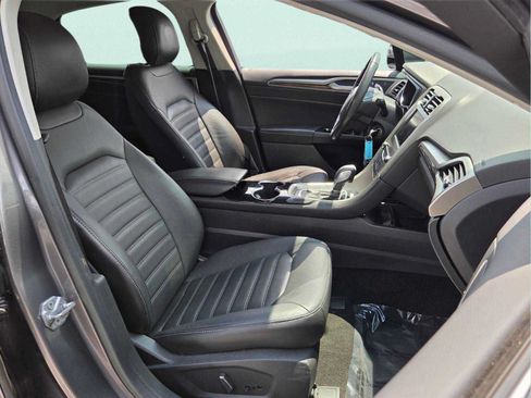 Used 2014 Ford Fusion SE w/ Equipment Group 502A FWD image 18