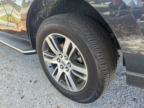 Used 2022 Ford Expedition Limited image 36