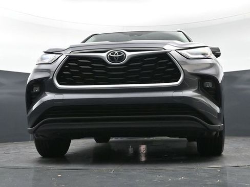 Used 2024 Toyota Highlander XLE image 35