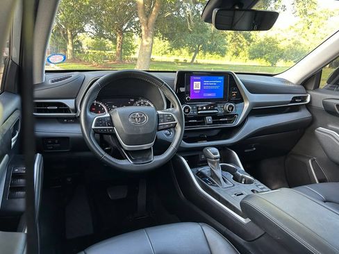 Used 2023 Toyota Highlander XLE FWD image 13