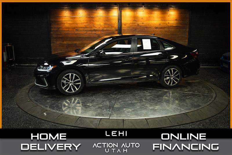 Used 2025 Volkswagen Jetta SE FWD image 1