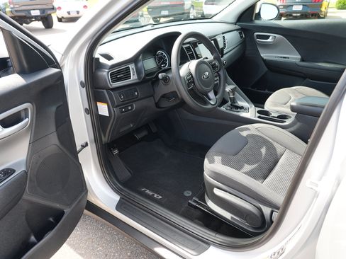 Used 2017 Kia Niro LX FWD image 13