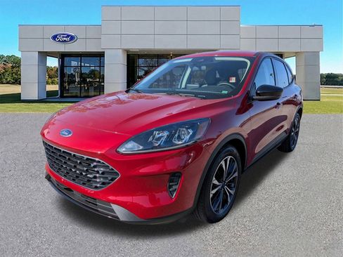 Certified 2022 Ford Escape SE w/ SE Sport Appearance Package image 4
