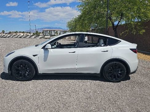 Used 2021 Tesla Model Y 2WD image 6