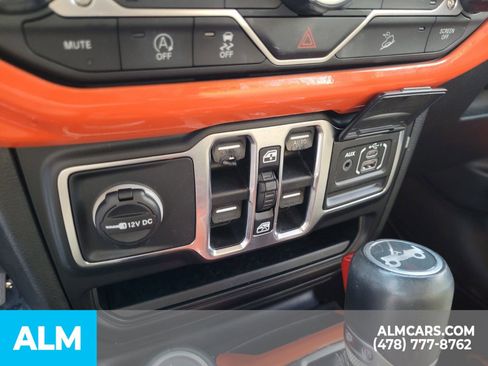 Used 2018 Jeep Wrangler Unlimited Sahara image 21