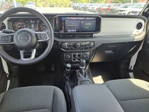 Certified 2025 Jeep Wrangler Unlimited Sahara AWD/4WD image 13