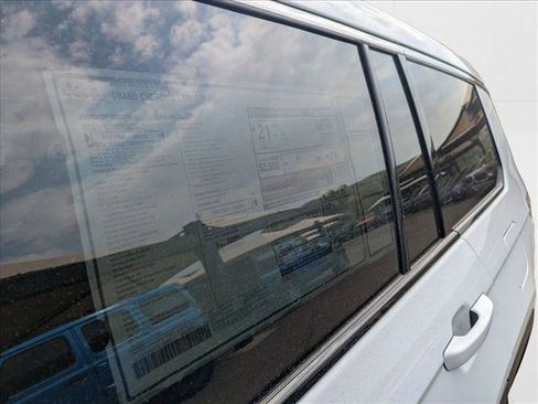 New 2025 Jeep Grand Cherokee L Limited image 17