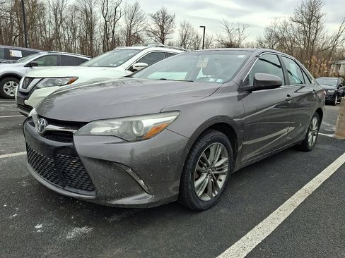 Certified 2017 Toyota Camry SE w/ Moonroof Package image 2