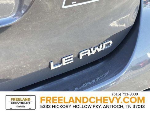 Used 2024 Toyota Highlander LE AWD/4WD image 14
