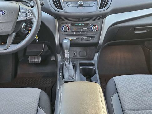 Used 2017 Ford Escape SE w/ Equipment Group 201A FWD image 18