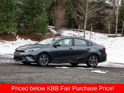 Used 2024 Kia Forte LXS image 3