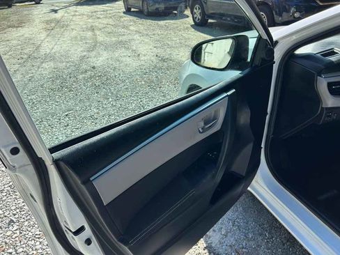 Used 2016 Toyota Corolla LE FWD image 7