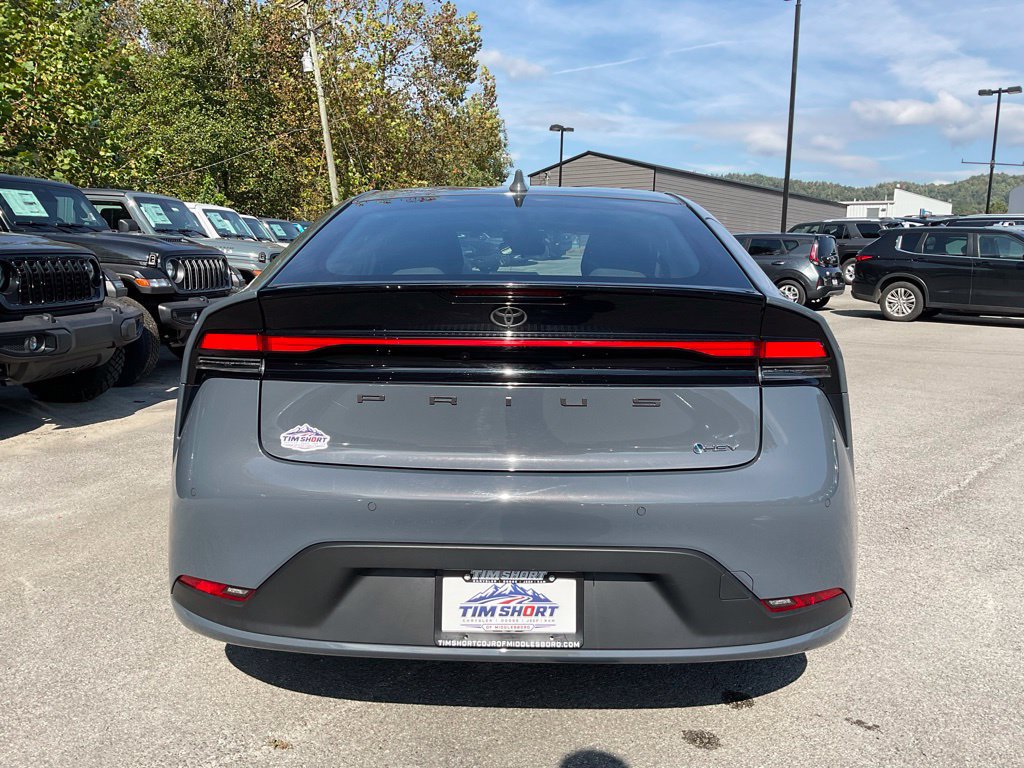 Used 2025 Toyota Prius LE FWD image 5