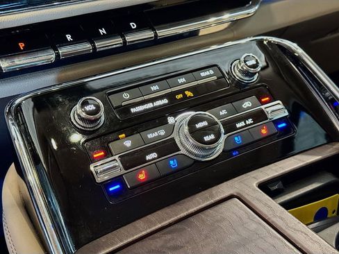 Used 2022 Lincoln Navigator Reserve AWD/4WD image 14