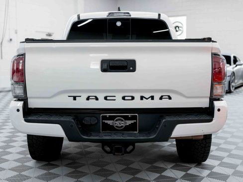 Used 2020 Toyota Tacoma TRD Off-Road w/ Technology Package image 8