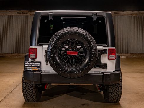 Used 2018 Jeep Wrangler Rubicon w/ Power Convenience Group image 7