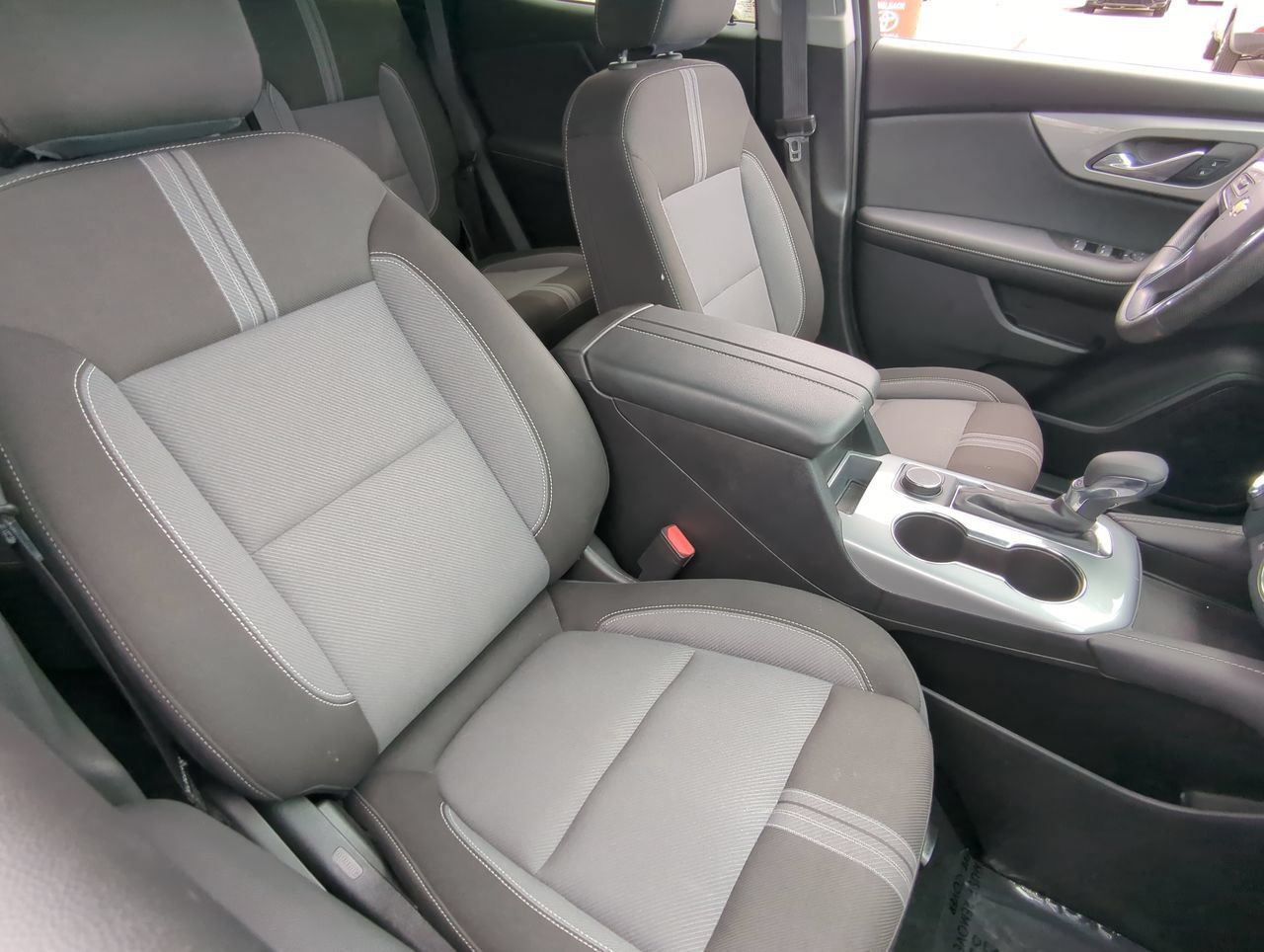 Used 2025 Chevrolet Blazer LT FWD image 27