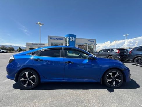 Used 2016 Honda Civic Touring image 4