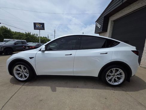 Used 2023 Tesla Model Y Long Range AWD/4WD image 4