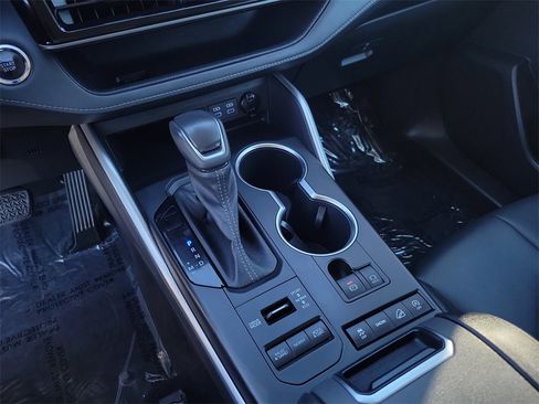 Used 2022 Toyota Highlander XLE image 15